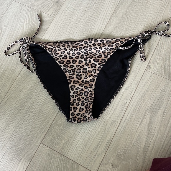 Leopard print bikini - Picture 2 of 5